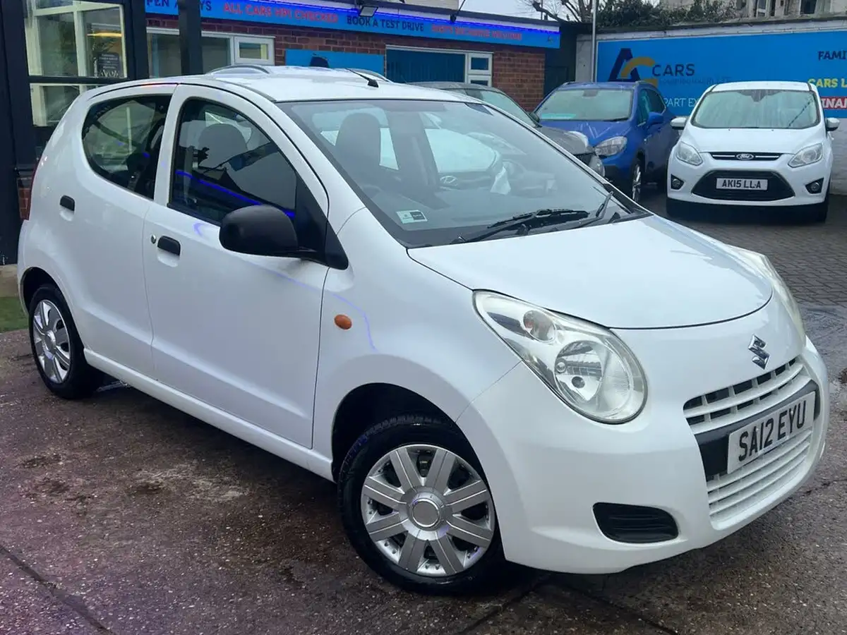 2012-suzuki-alto-10-sz3-big-0