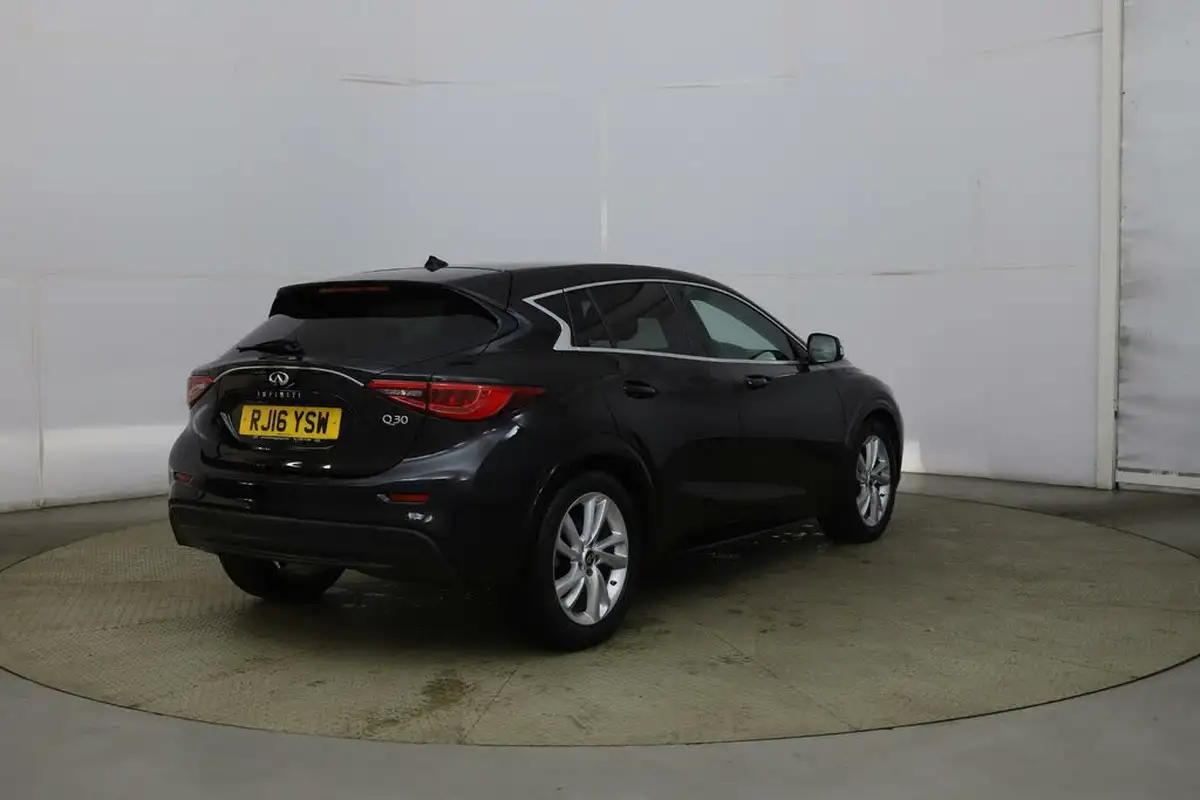 2016-infiniti-q30-15d-business-executive-dct-big-7