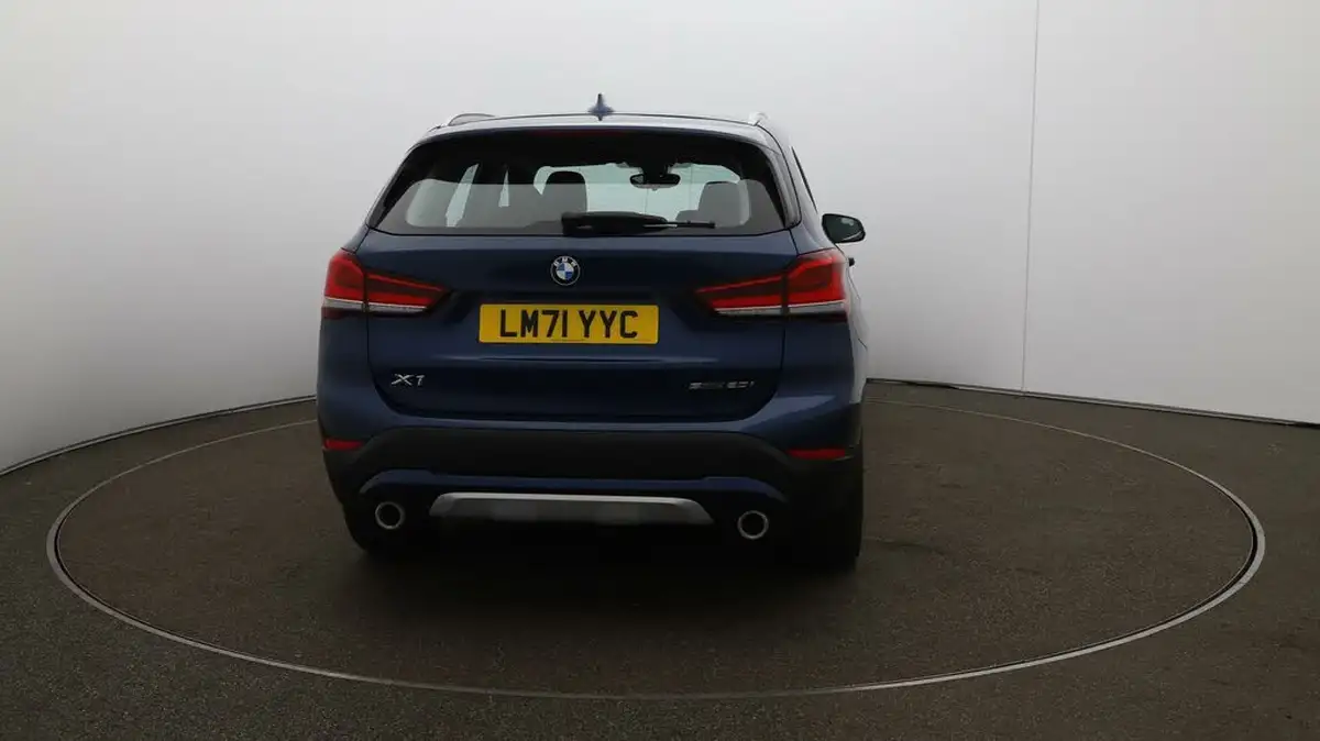 2021-bmw-x1-20-sdrive20i-xline-big-6