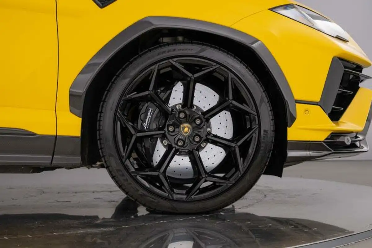 2023-lamborghini-urus-40-no-trim-big-8