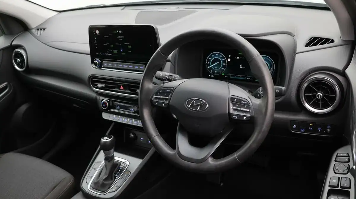 2022-hyundai-kona-16-gdi-premium-big-9