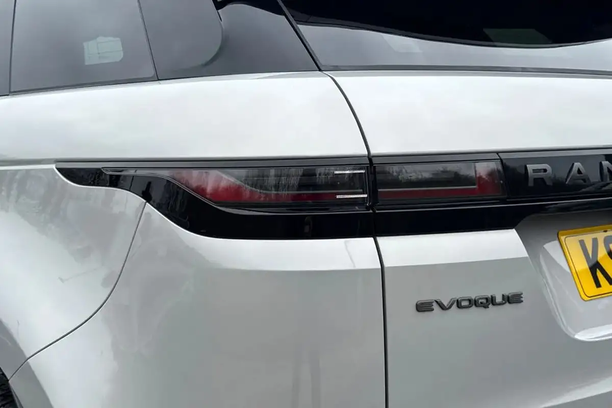 2023-land-rover-range-rover-evoque-20-d200-dynamic-se-big-19