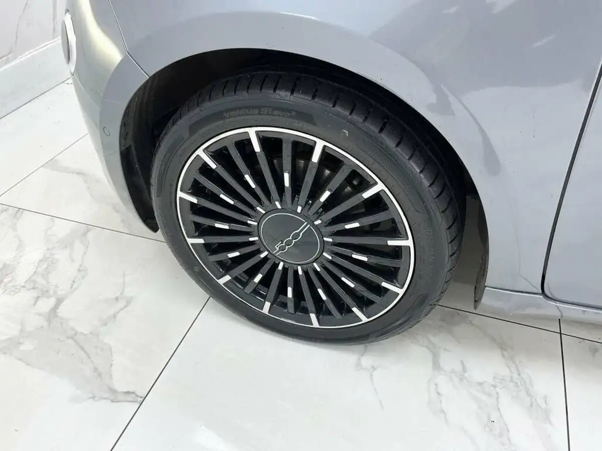 2021-fiat-500-e-la-prima-big-17