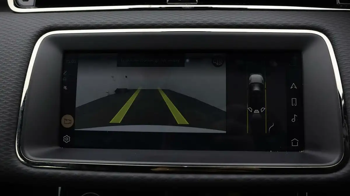 2022-land-rover-range-rover-evoque-15-p300e-r-dynamic-s-big-23