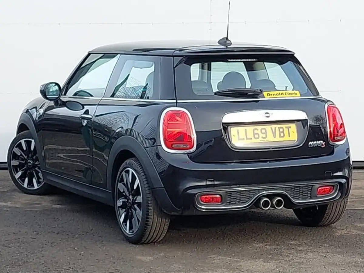 2019-mini-cooper-20-cooper-s-exclusive-189bhp-hatchback-3d-auto-big-1
