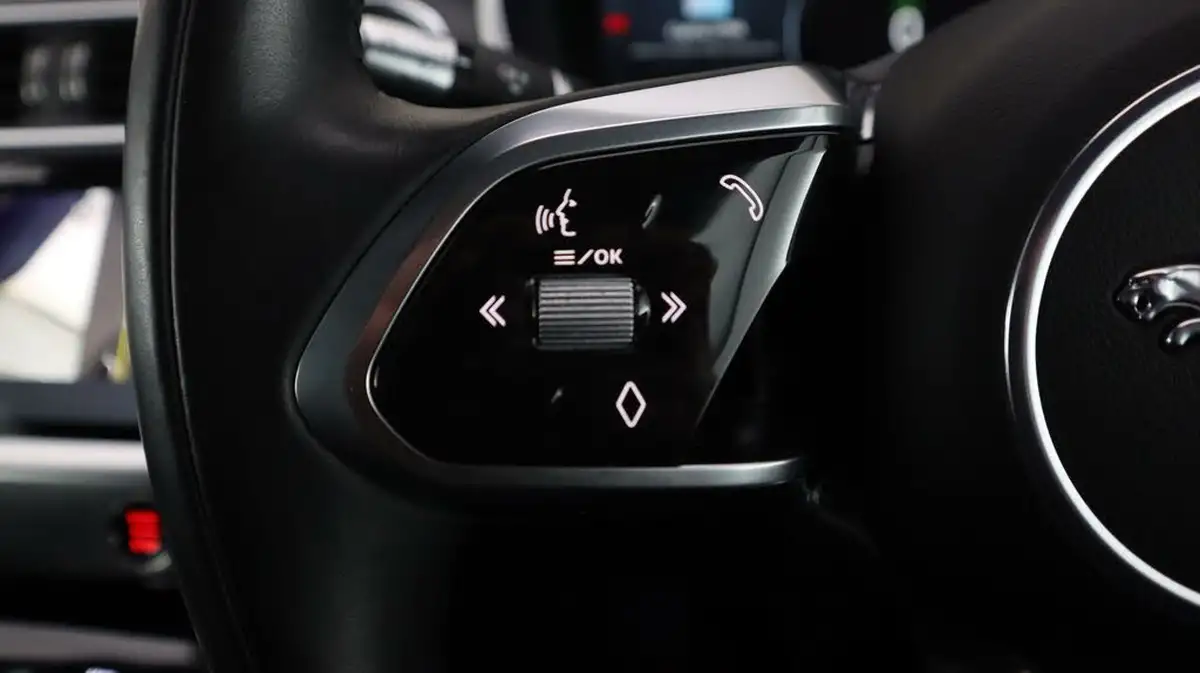 2022-jaguar-i-pace-ev400-hse-black-big-23