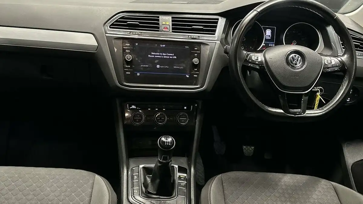 2018-volkswagen-tiguan-20tdi-se-navigation-150ps-scr-big-14