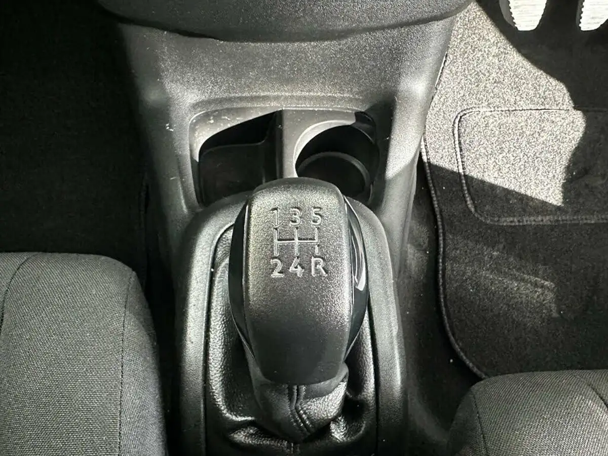 2017-citroen-c4-cactus-12-puretech-w-big-48