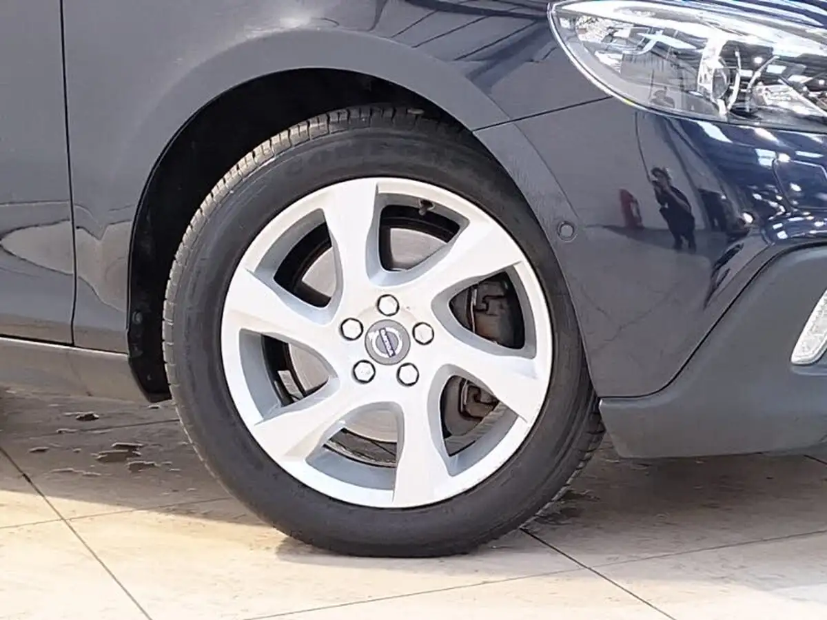2015-volvo-v40-20td-d2-cross-country-lux-nav-geartronic-big-8