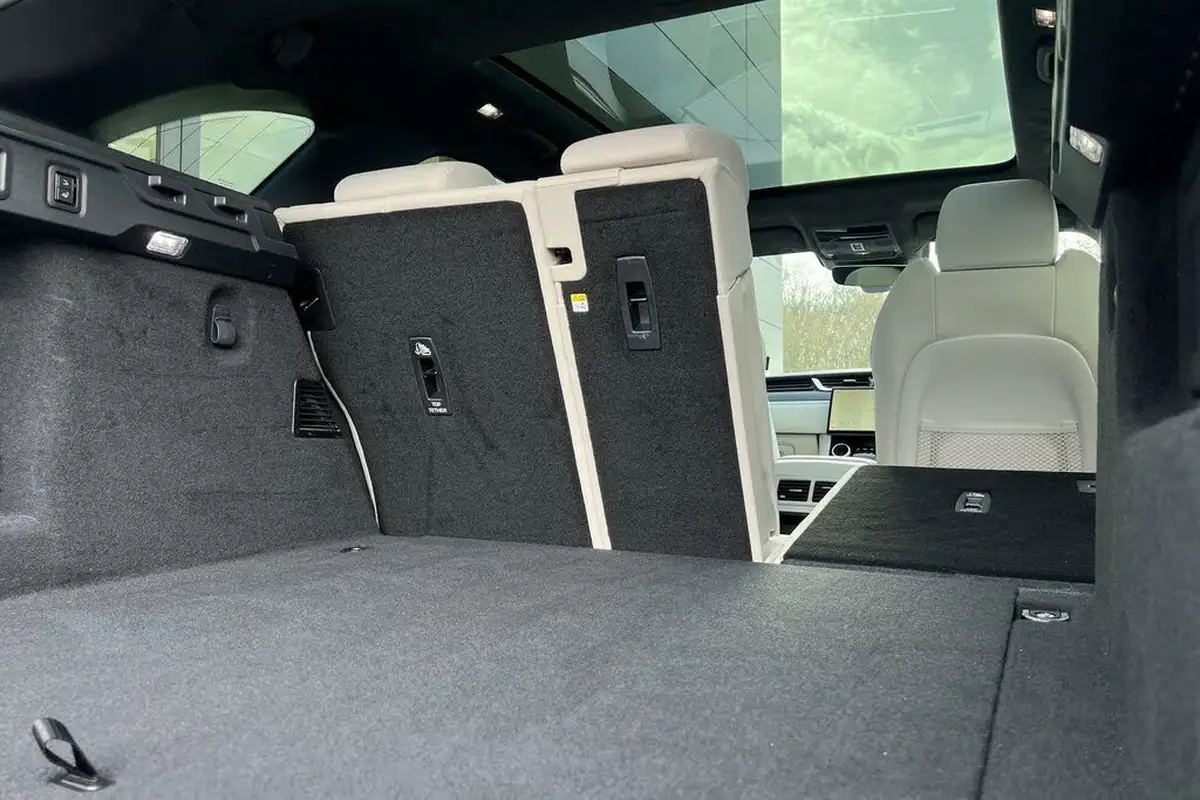 2023-jaguar-f-pace-20-d200-r-dynamic-hse-black-big-29
