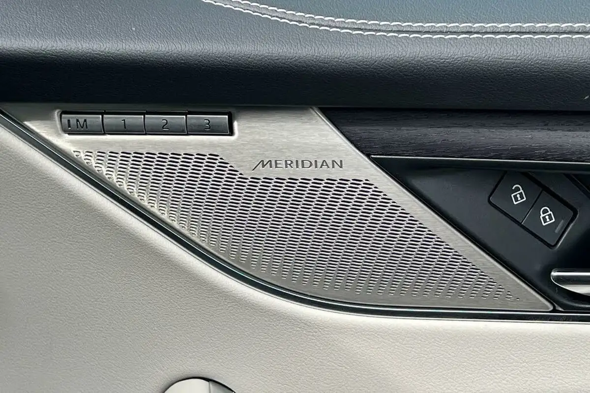 2023-jaguar-f-pace-20-d200-r-dynamic-hse-black-big-53