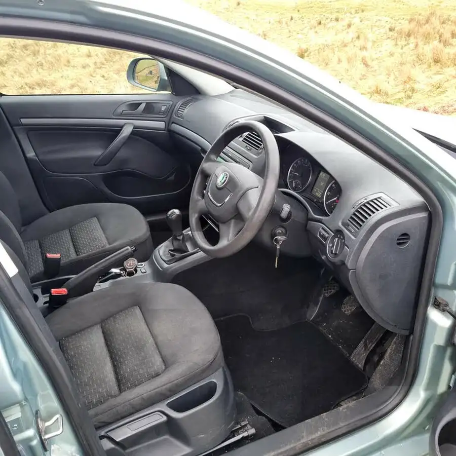 2010-skoda-octavia-16td-s-cr-105bhp-hatchback-big-8