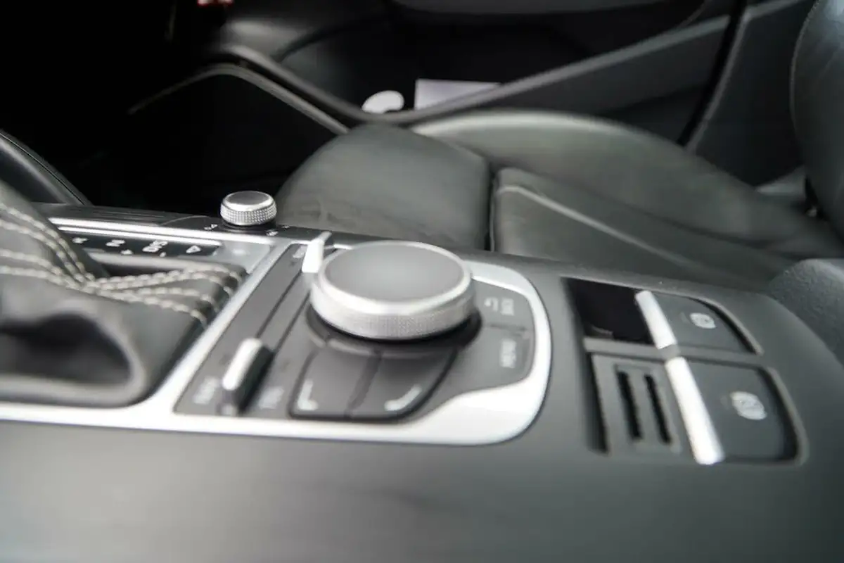2015-audi-s3-20-tfsi-saloon-4d-s-tronic-big-15