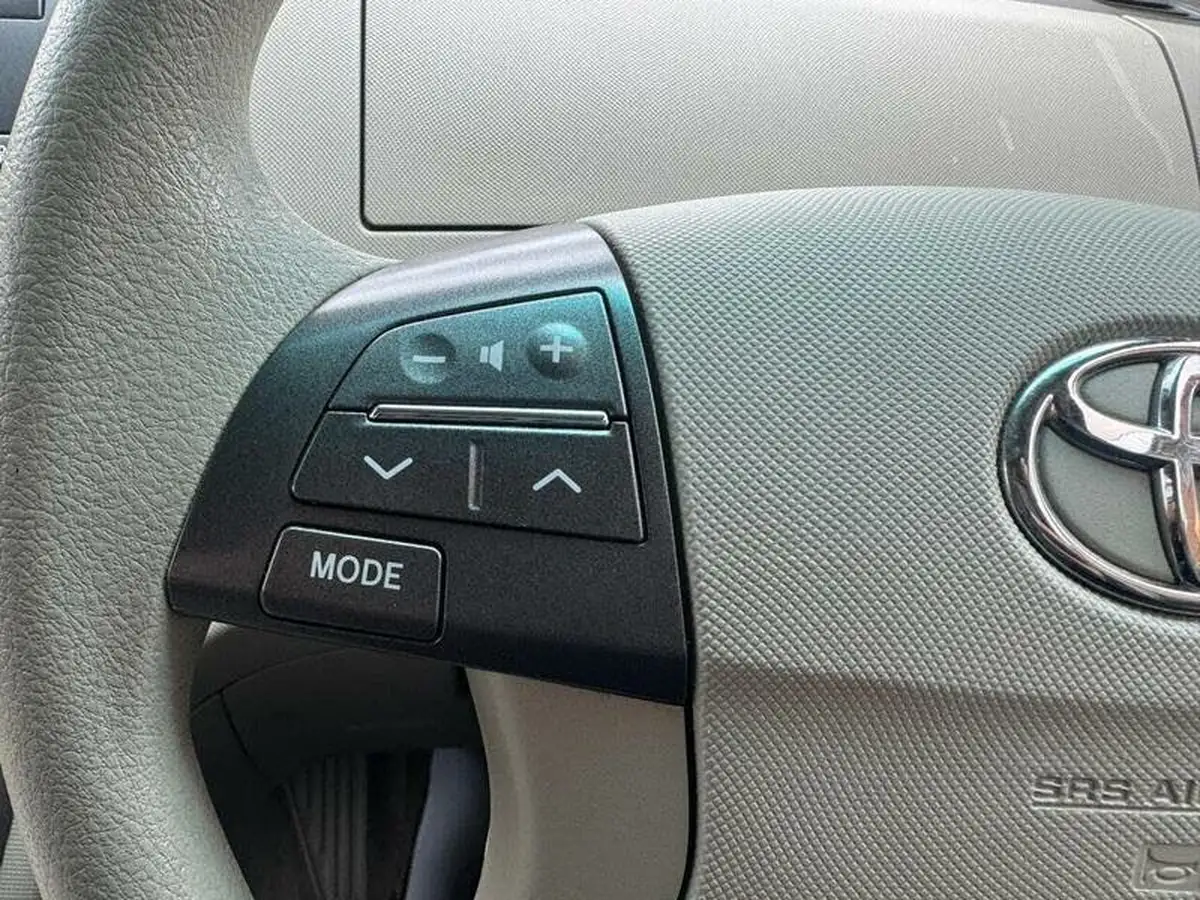2010-toyota-estima-hybrid-24i-big-15