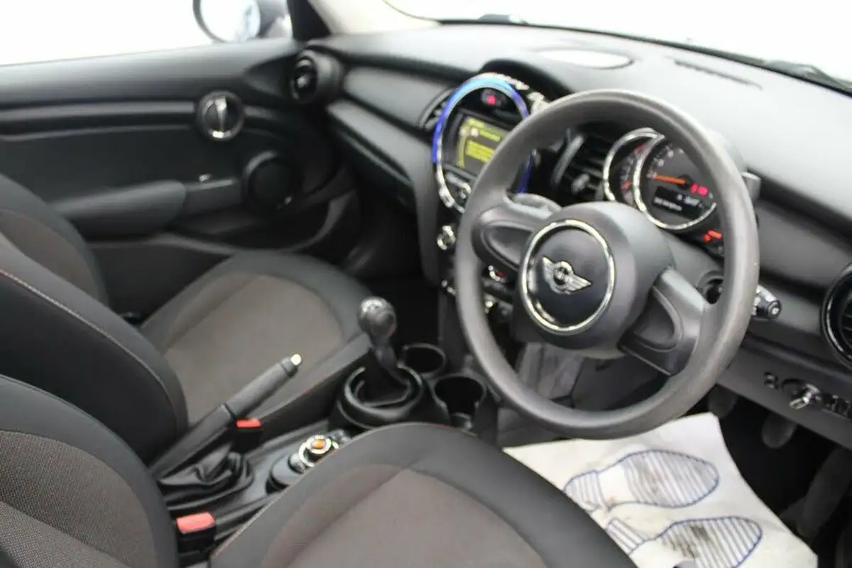2017-mini-cooper-15td-one-d-ss-5d-big-29