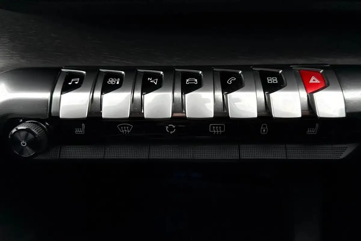 2019-peugeot-3008-suv-20-bluehdi-gt-20-bluehdi-big-43