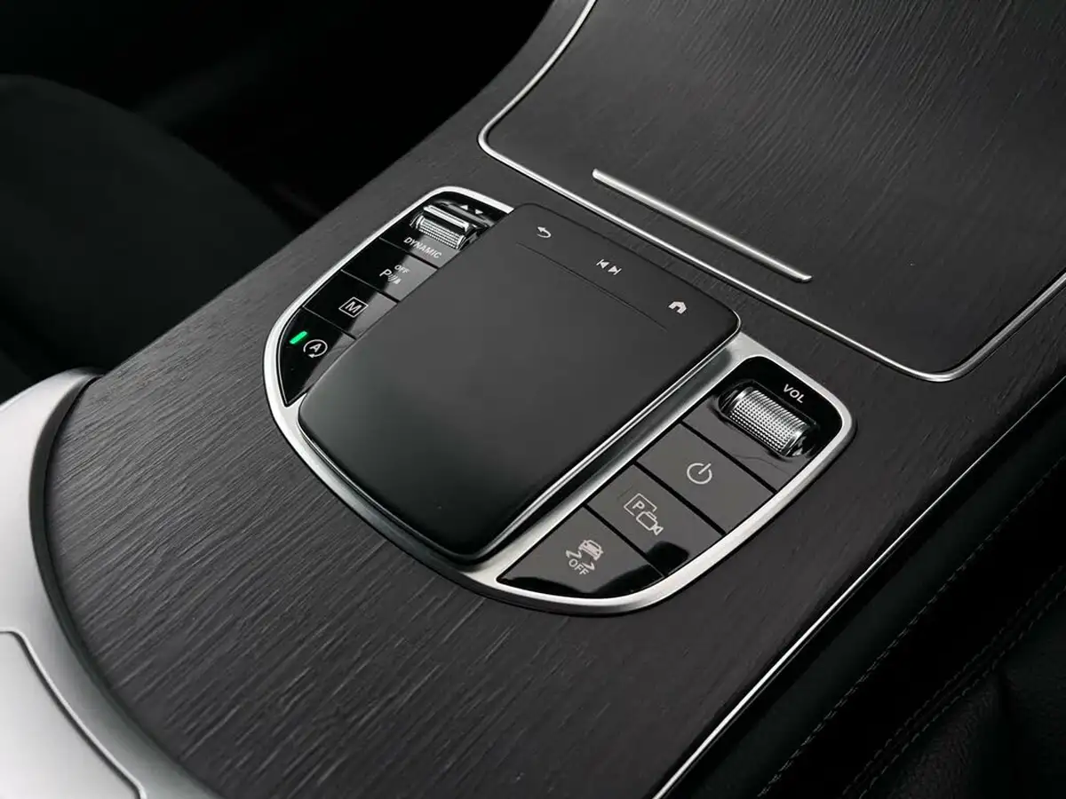 2019-mercedes-benz-glc-class-20d-glc220d-amg-line-station-wagon-5d-4matic-plus-big-35