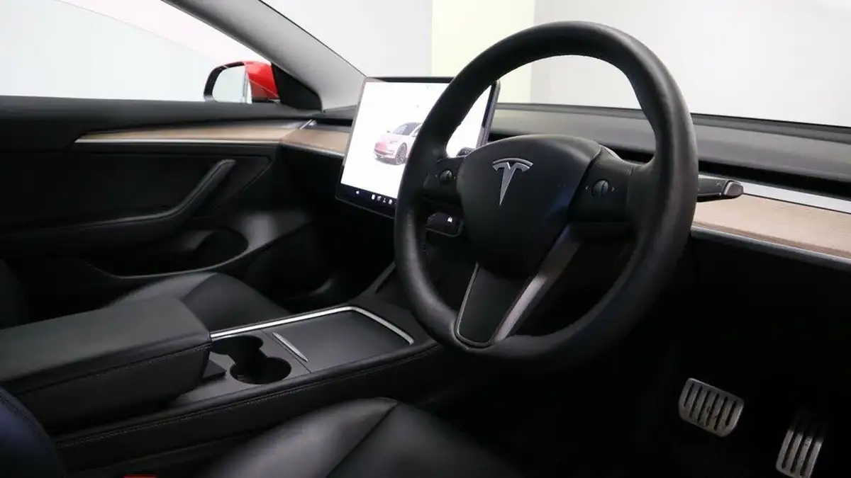 2022-tesla-model-3-e-performance-big-4