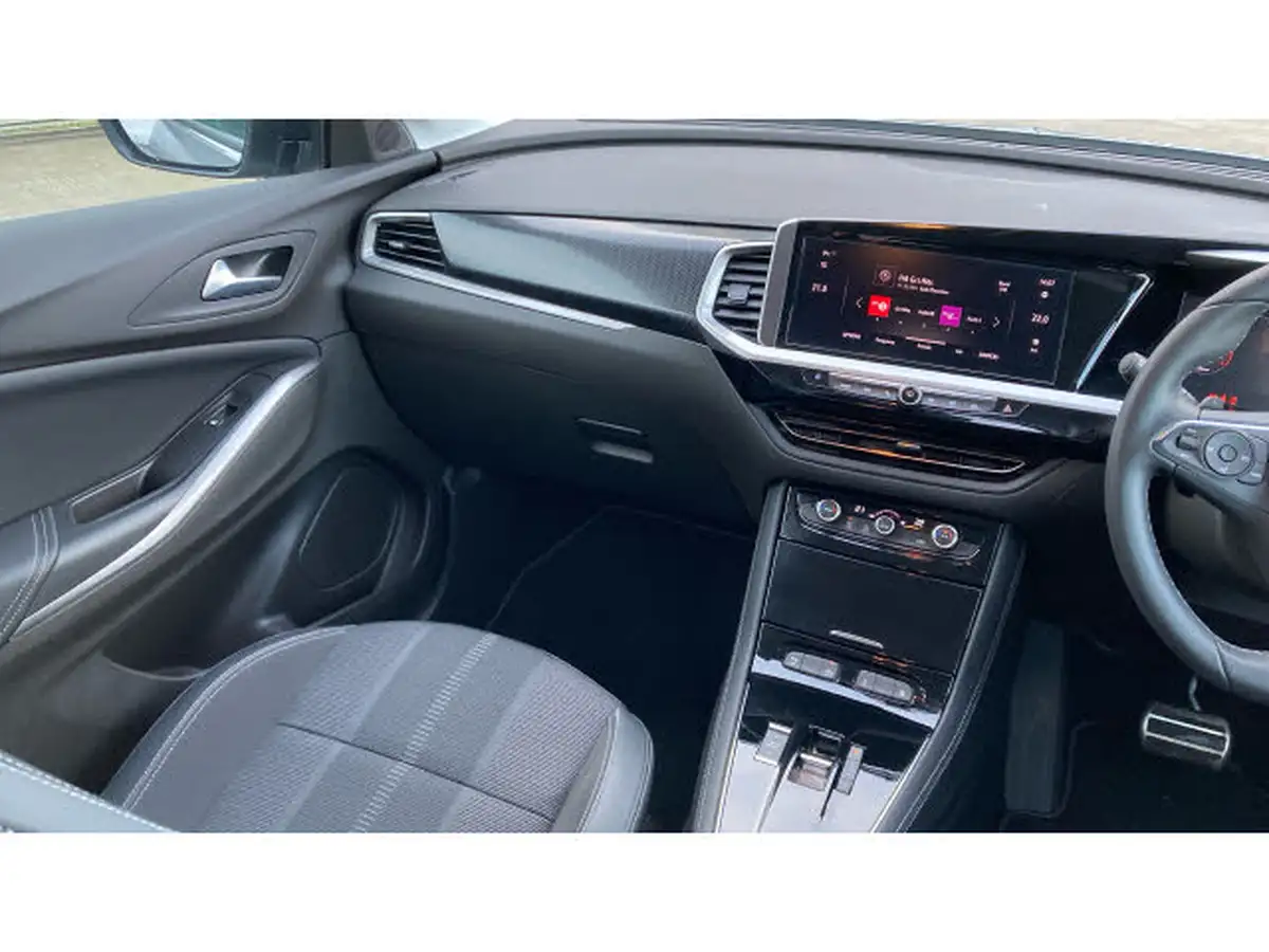 2024-vauxhall-grandland-12-gs-130ps-auto-big-13