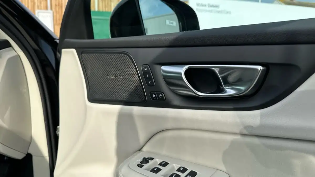 2025-volvo-v60-20-t8-ultra-big-34