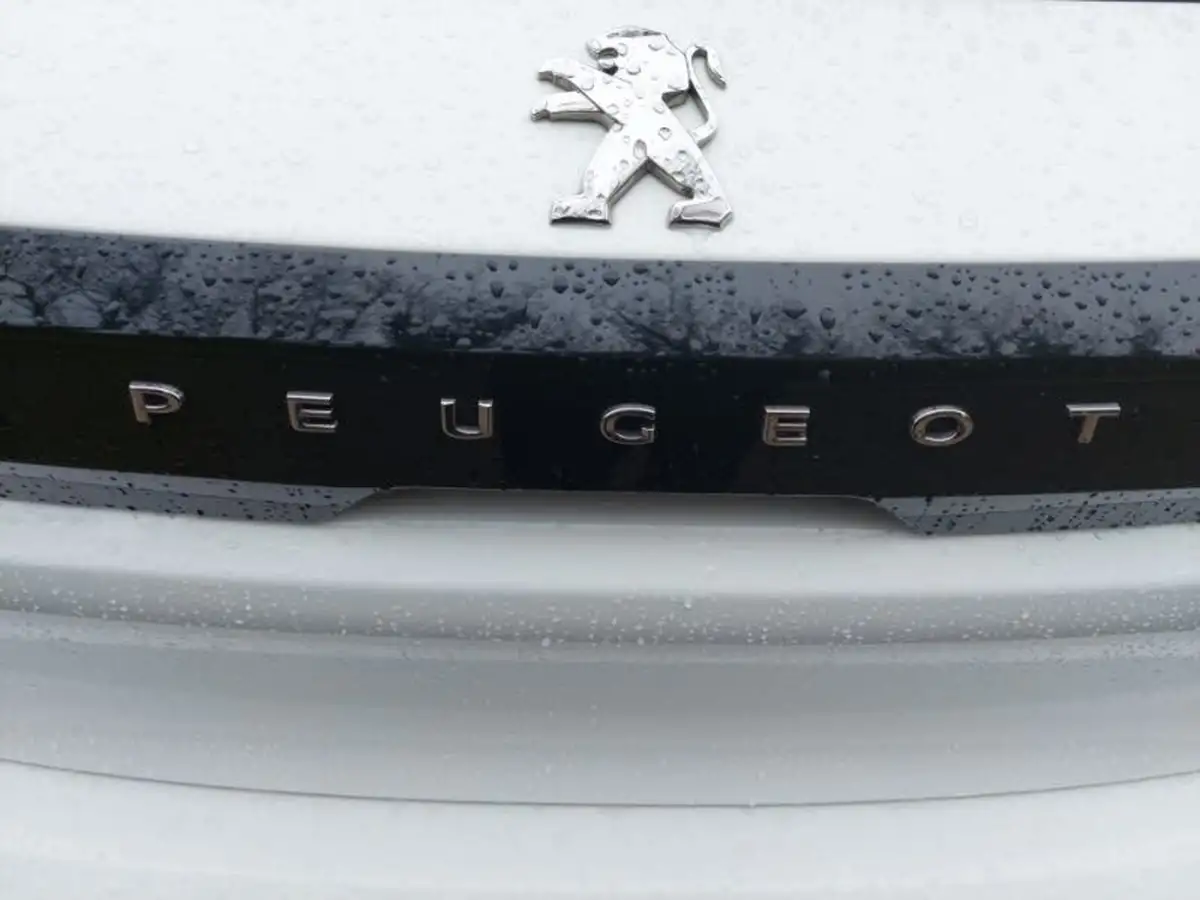 2021-peugeot-208-12-puretech-allure-premium-100bhp-big-18