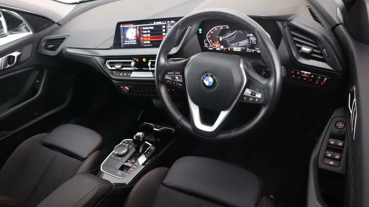 2022-bmw-1-series-big-9