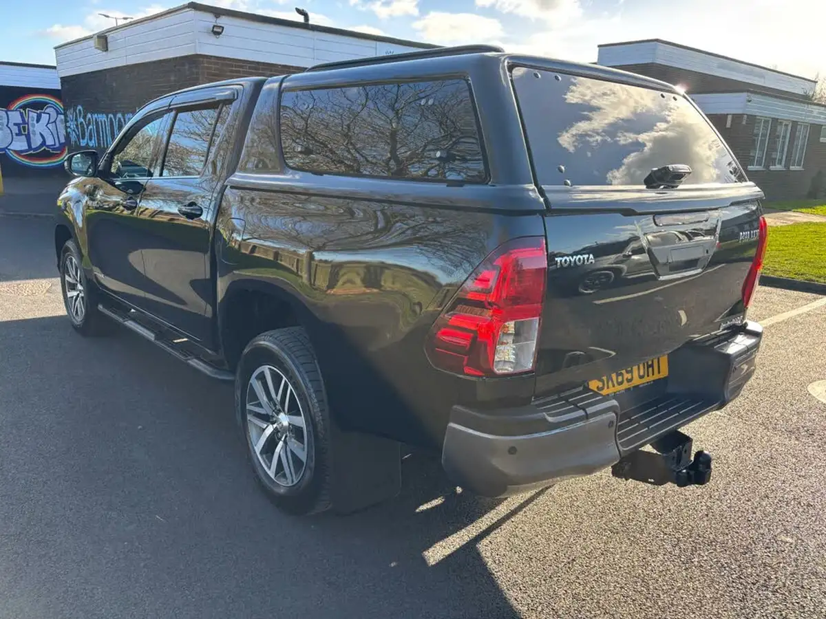 2019-toyota-hi-lux-24d-4d-invincible-x-150hpeu6dt-e-32t-auto-big-4