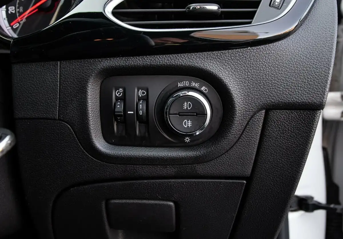 2016-vauxhall-astra-14i-16v-turbo-sri-150ps-ss-hatchback-auto-big-15