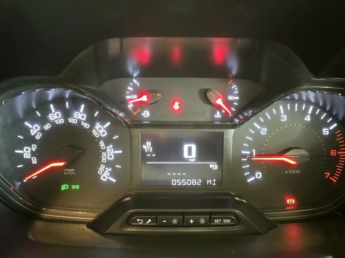 2021-peugeot-partner-15-bluehdi-1000-professional-100ps-eu6dt-panel-big-23