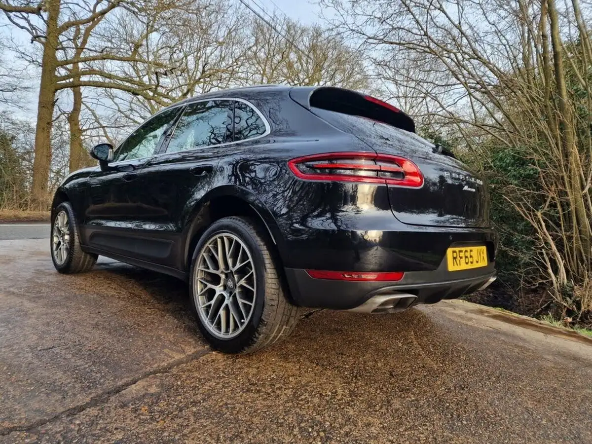 2015-porsche-macan-20-big-16