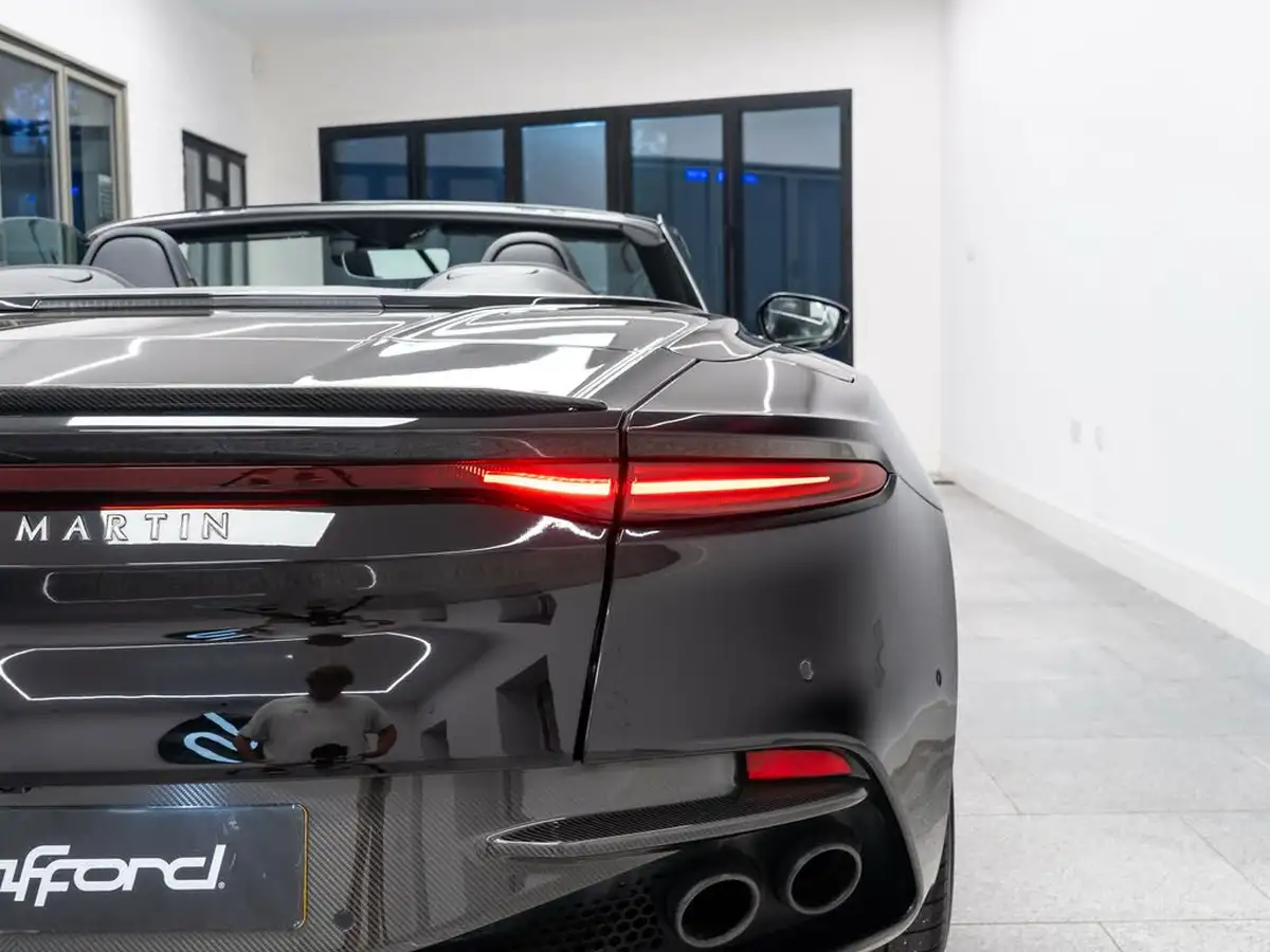 2019-aston-martin-dbs-52-v12-superleggera-volante-big-10