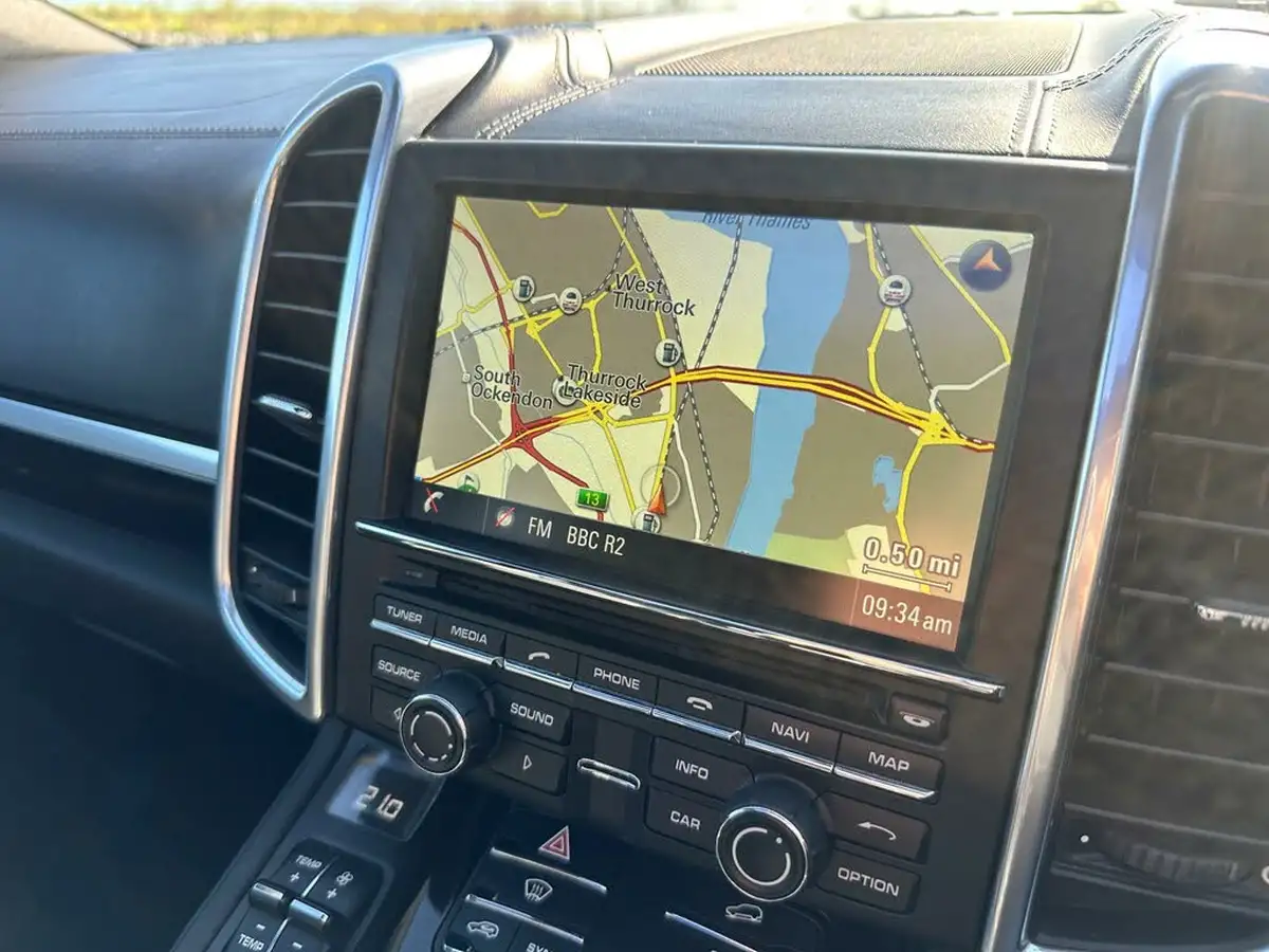 2016-porsche-cayenne-42td-s-big-12