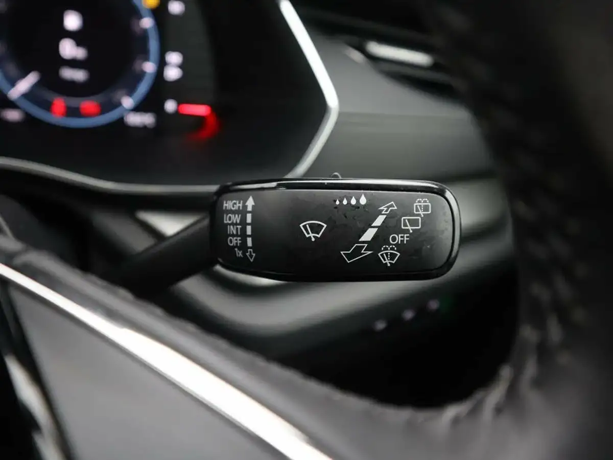 2020-skoda-octavia-10-tsi-se-technology-109ps-estate-big-34
