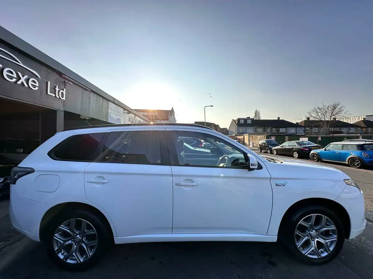 2015-mitsubishi-outlander-20-gx3h-phev-5st-big-9