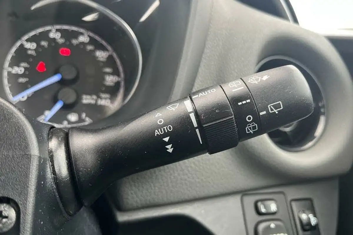 2019-toyota-yaris-15-vvt-i-icon-tech-111bhp-1496cc-big-14