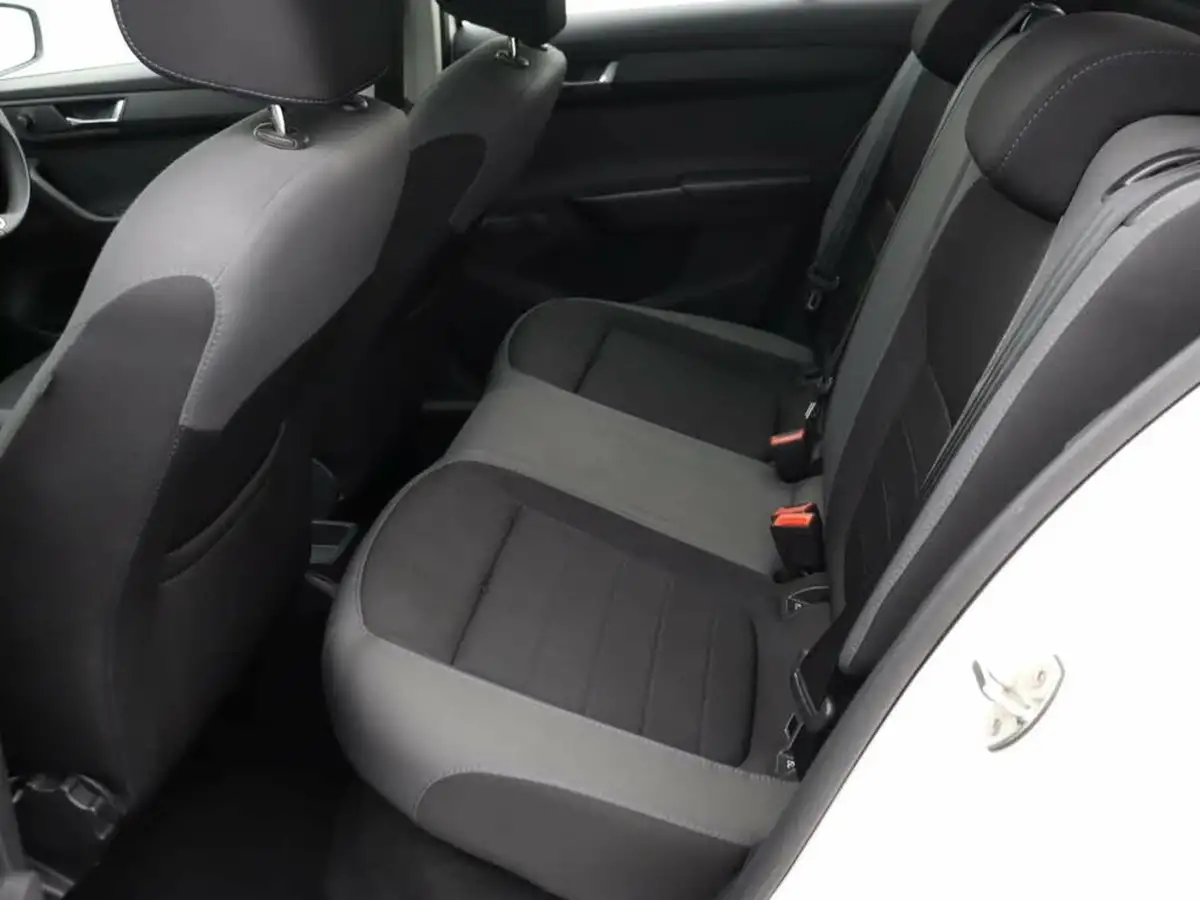 2020-skoda-fabia-10-mpi-colour-edition-60ps-big-10