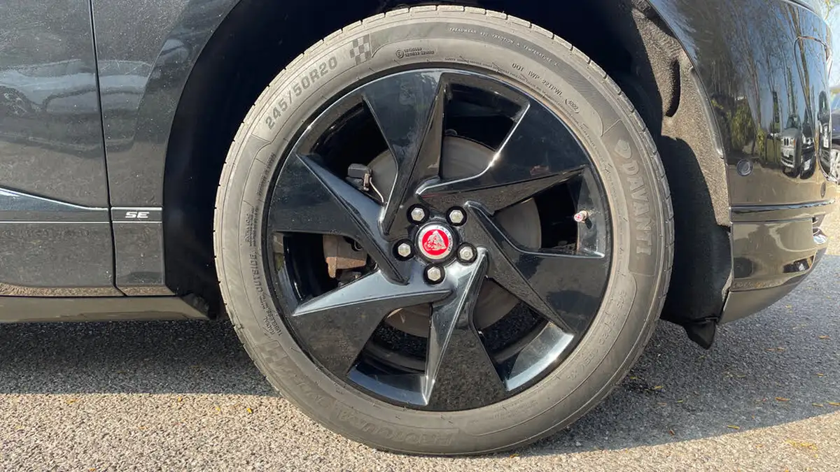 2019-jaguar-i-pace-ev400-se-big-19