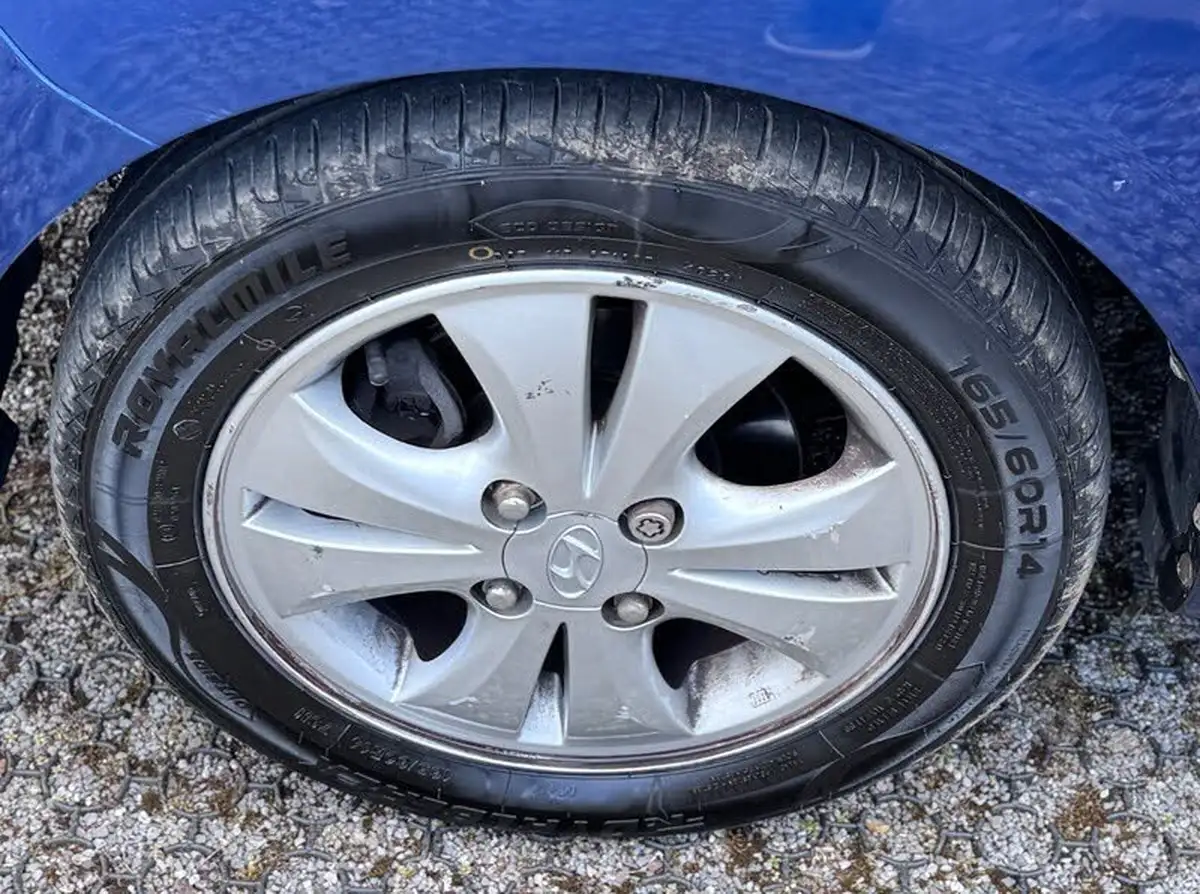 2011-hyundai-i10-12-active-big-30