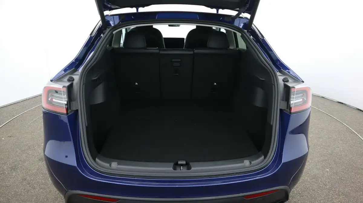2023-tesla-model-y-e-rwd-big-17