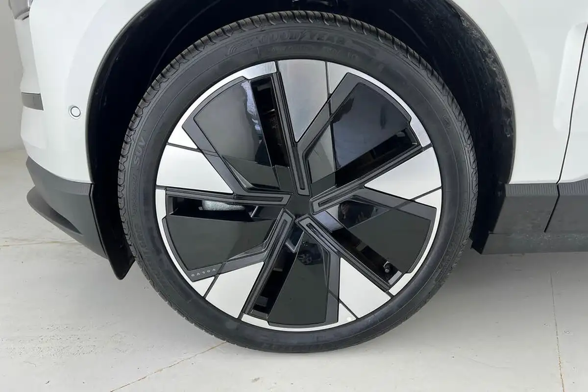 2024-volvo-ex30-e-twin-ultra-big-27