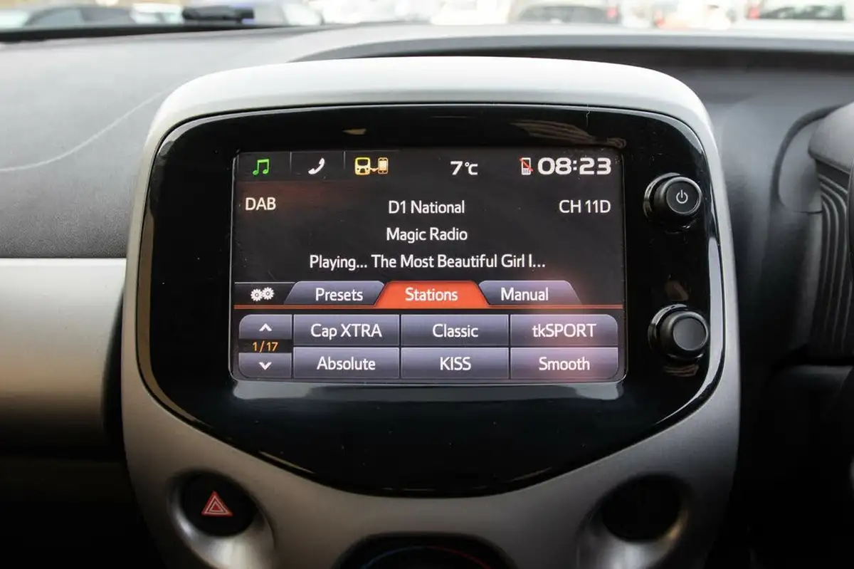 2016-citroen-c1-12-puretech-feel-81ps-5d-big-21