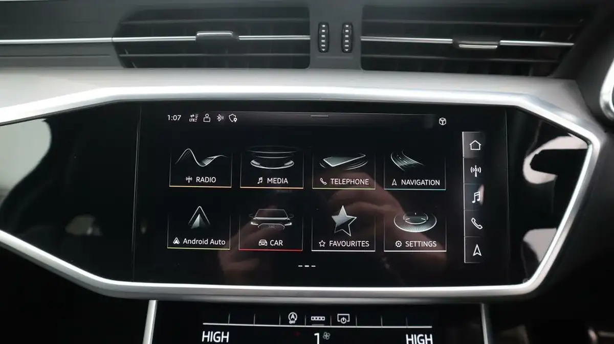 2022-audi-a6-avant-20-40-tfsi-s-line-big-11