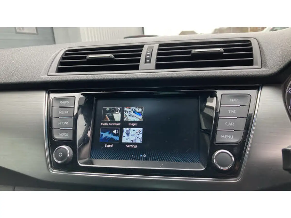 2018-skoda-fabia-10-tsi-se-l-109ps-estate-dsg-big-24