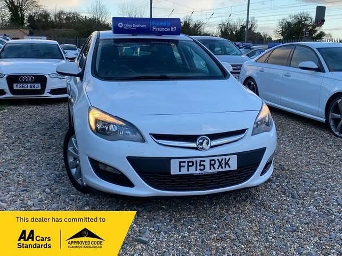 2015-vauxhall-astra-16cdti-tech-line-110ps-ecoflex-ss-hatchback-big-0