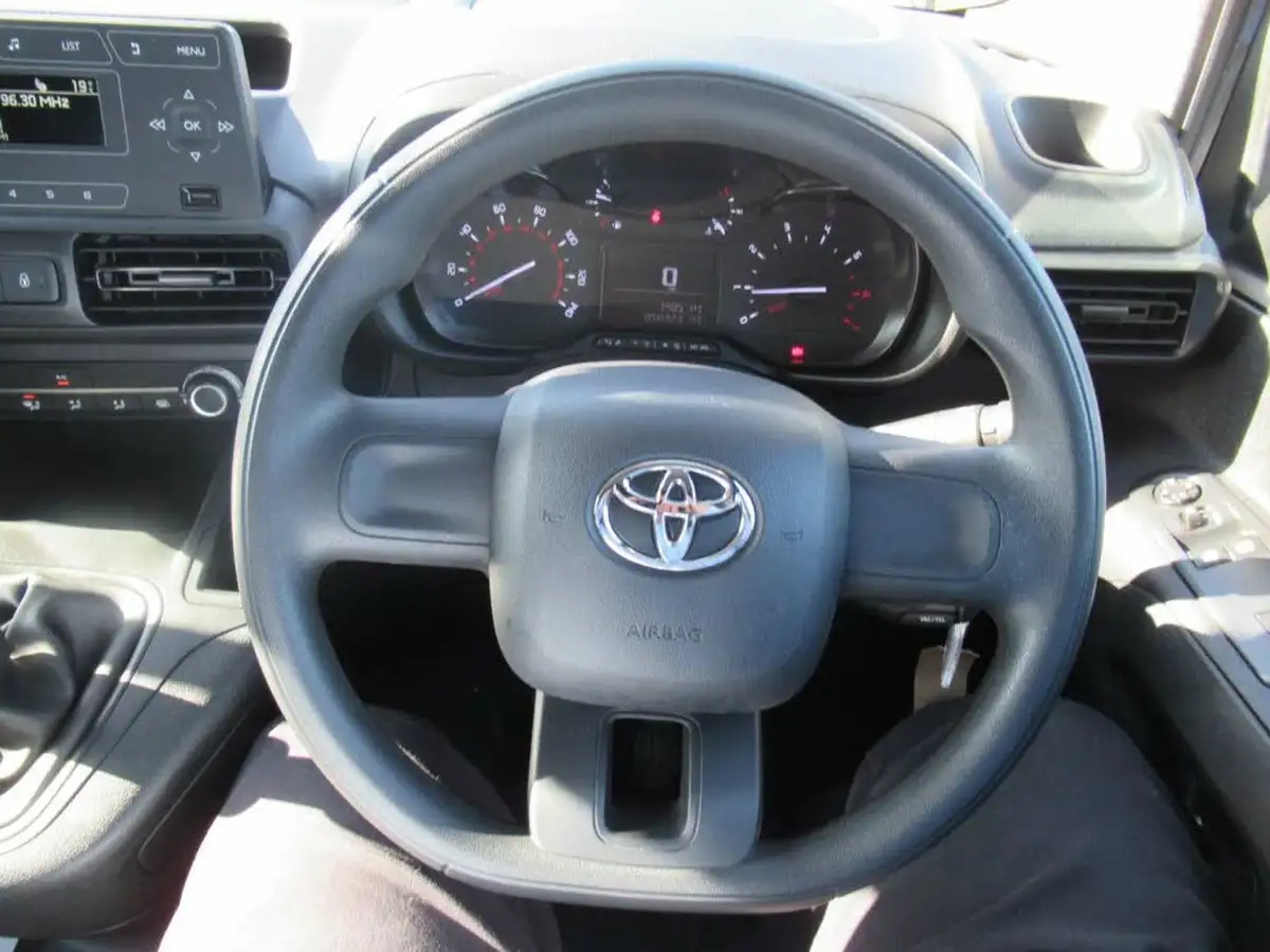 2021-toyota-proace-city-15d-active-75hpeu6dt-e-big-19