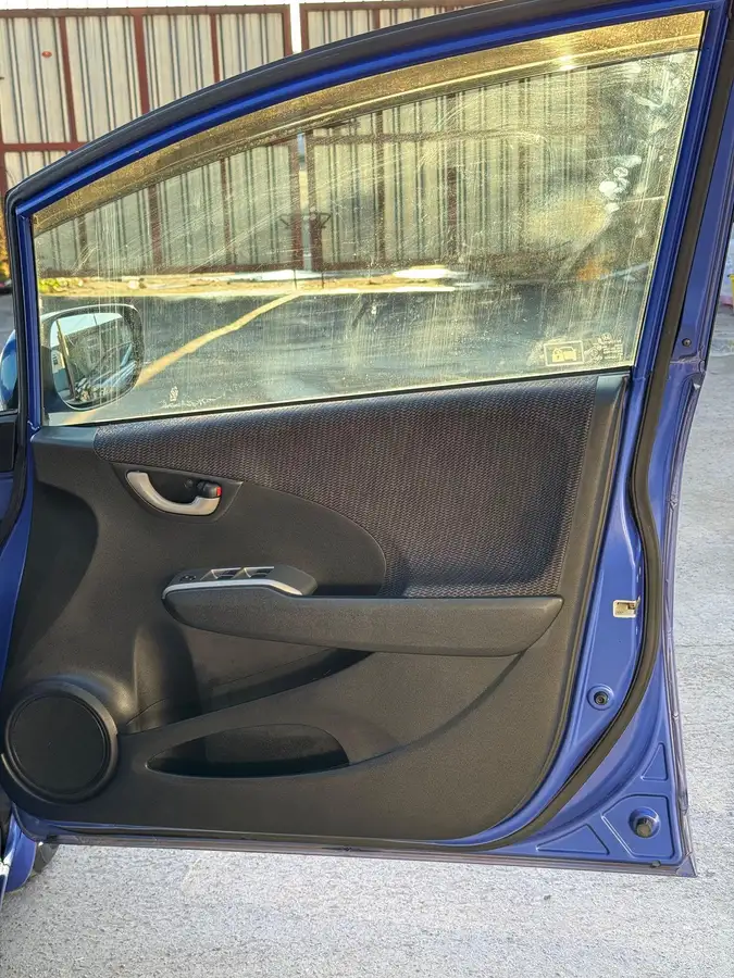 2012-honda-fit-13-hybrid-jazz-big-23