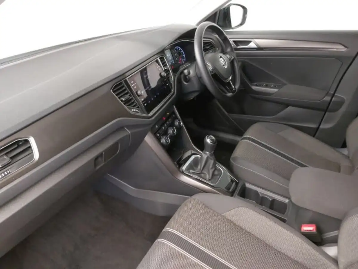 2019-volkswagen-t-roc-10-tsi-design-big-4