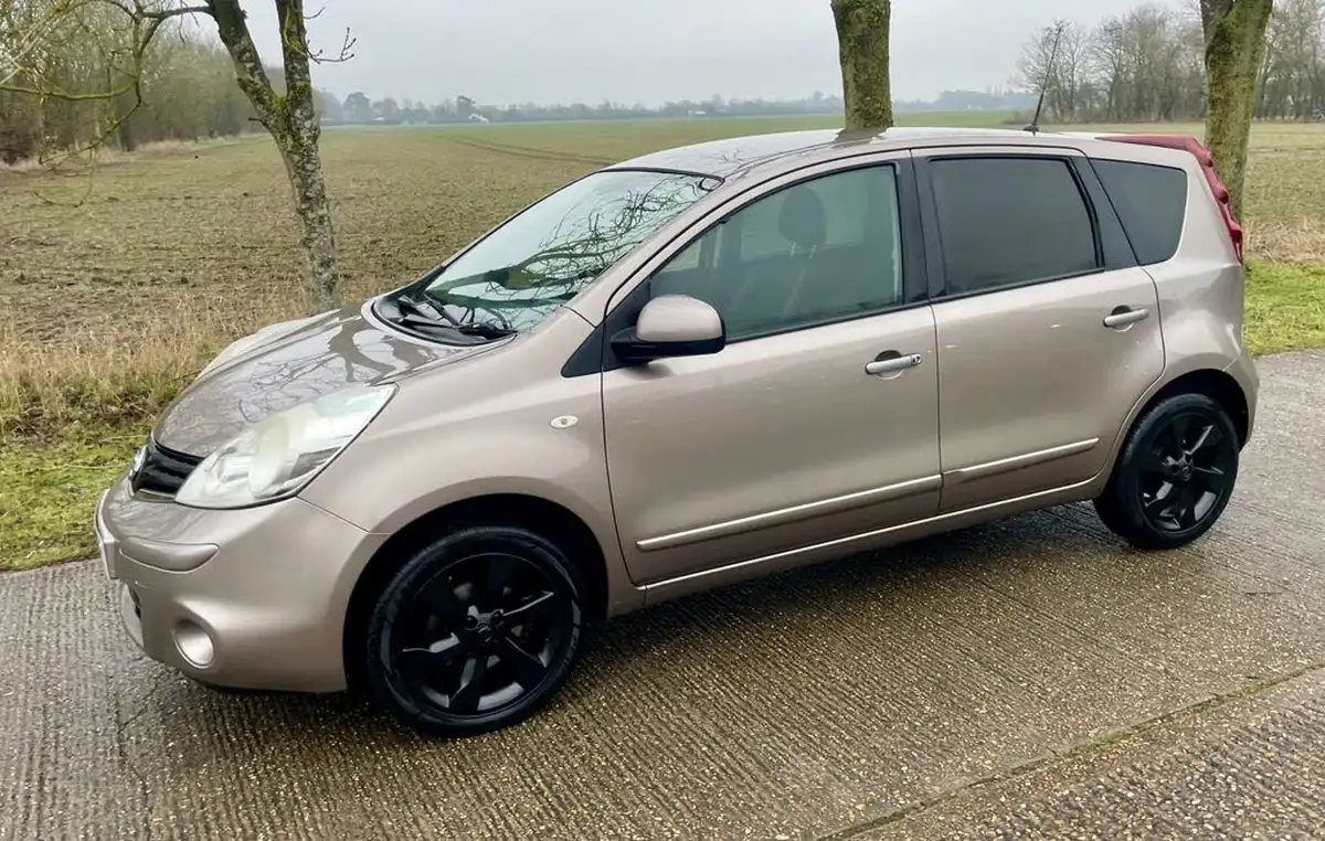 2011-nissan-note-16-tekna-big-14