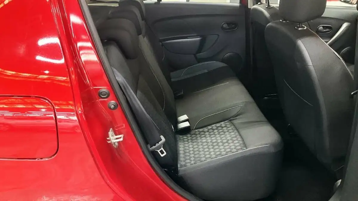 2015-dacia-sandero-15d-laureate-big-8