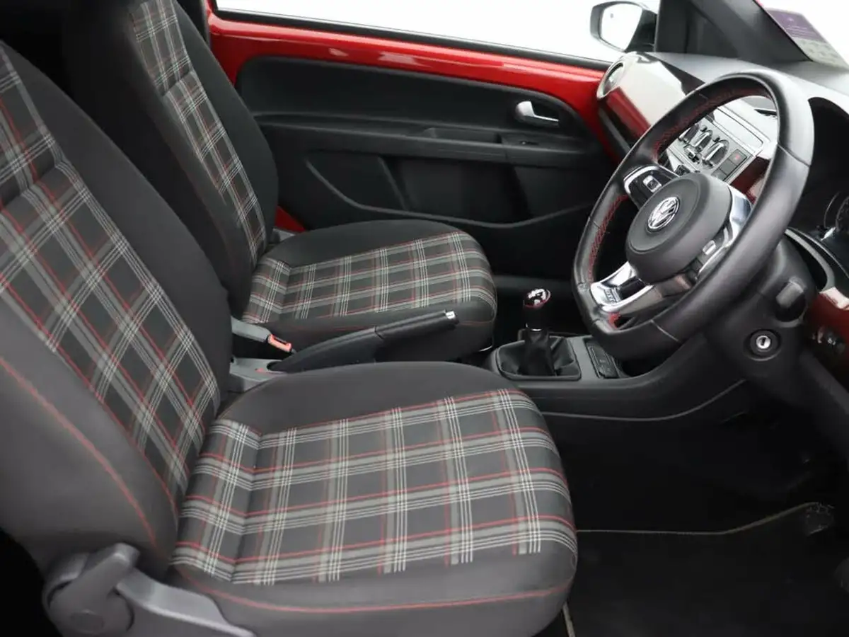 2018-volkswagen-up-10-gti-3d-big-20